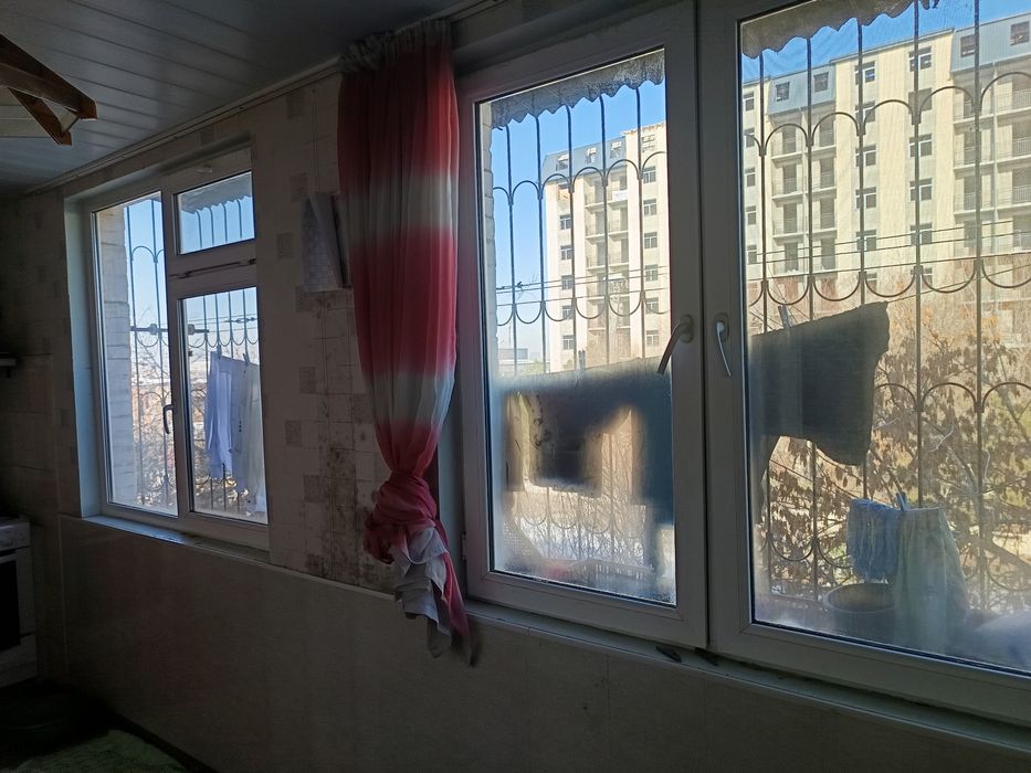 Срочно сотилади куйлюк 5чи массив 4/4/5 мебель техника билан