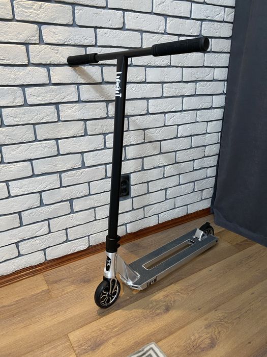 Продам самокат трюковой Limit