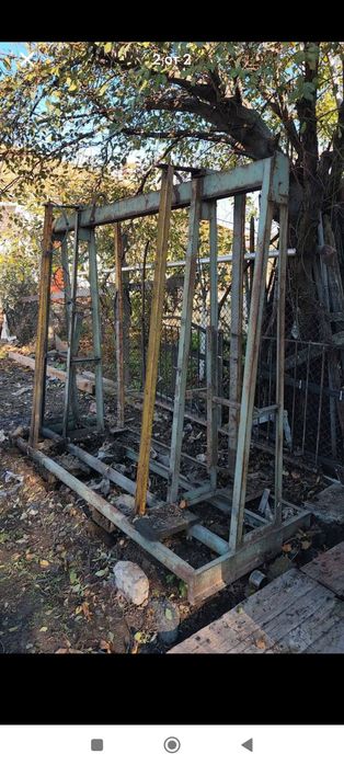 Стойка за прозорци и дограми метална