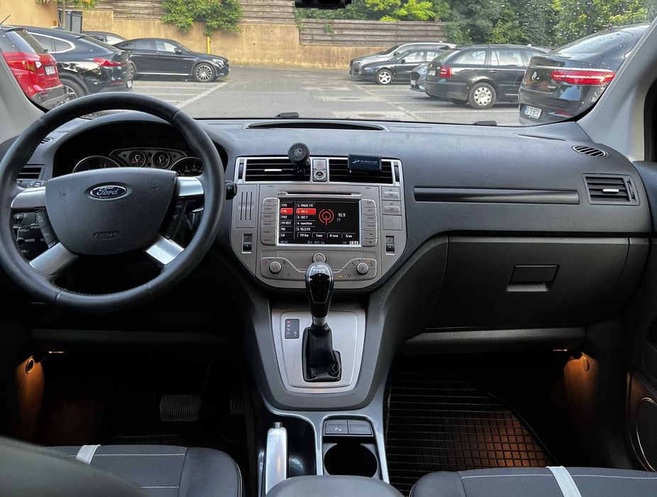 Ford Kuga 2.0 TDCI 4x4. Cutie automata. Set anvelope iarna inclus