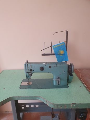 Профессианальная швейна машина 1022клПМЗ