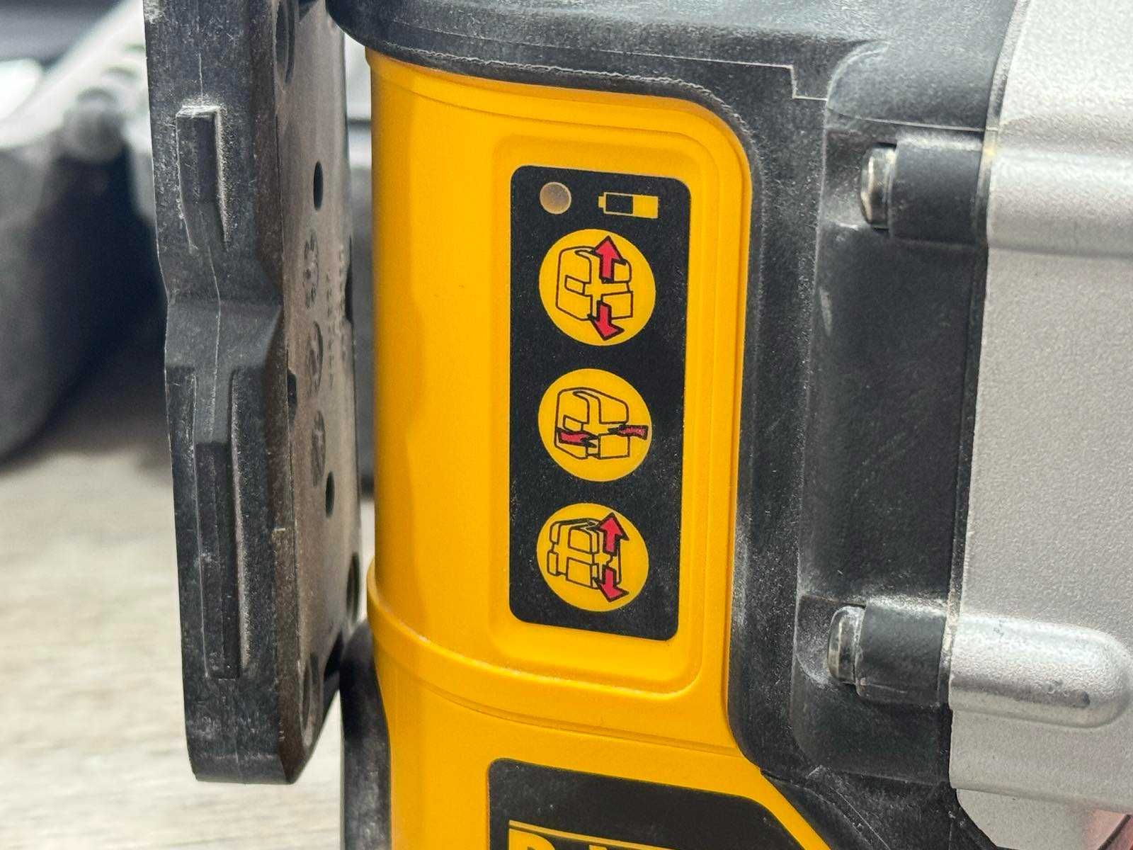 DEWALT DW089 - 3 Линеен Лазерен Нивелир
