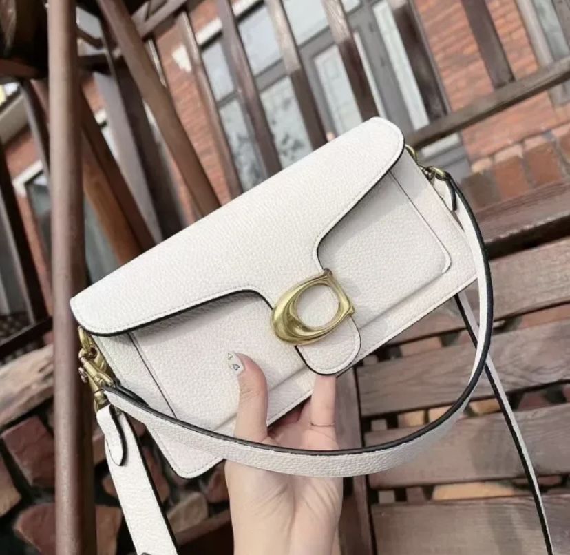 Coach чанта в различни разцветки