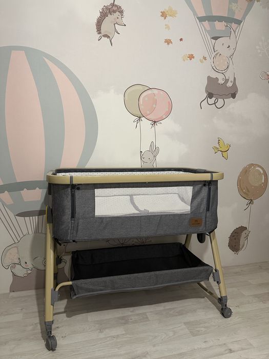 Кроватка на колесиках, регулируется высота