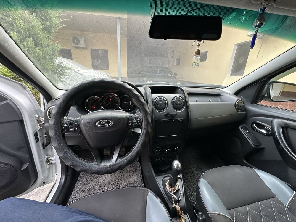 Lada largus cross