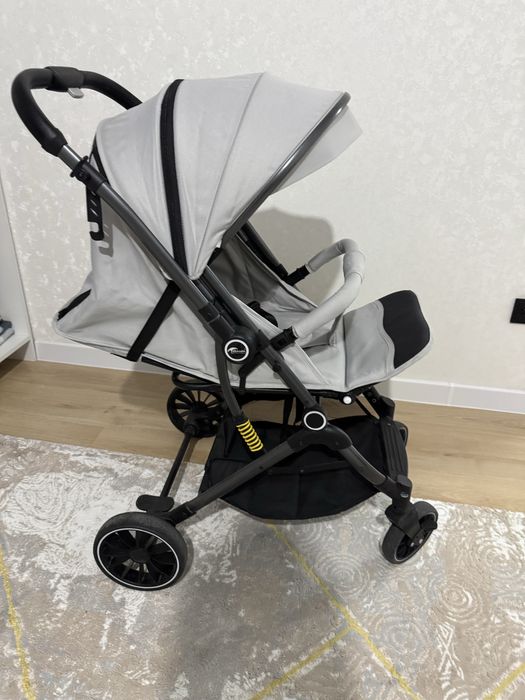 Продаю коляскую новую