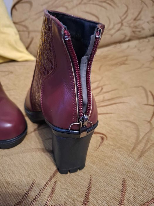 Дамски боти с ток