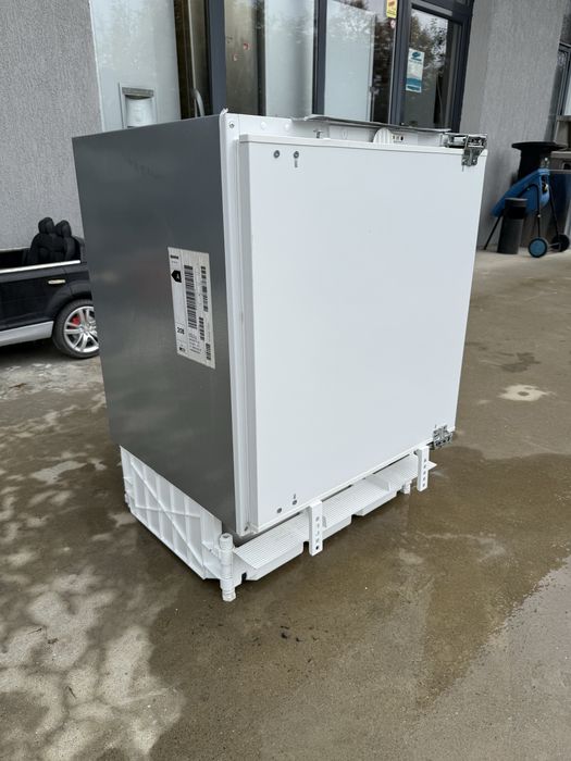 Малък фризер за вграждане Сименс 82 см