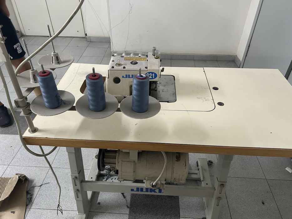 Juki пет конечен оверлог трифазен.