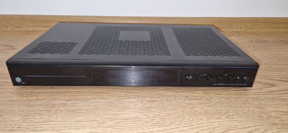 Dispozitivul este un receptor TV digital set top box marca Cisco