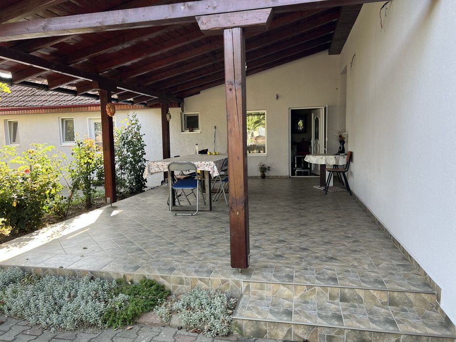 Casa de vanzare, Localitatea Apa