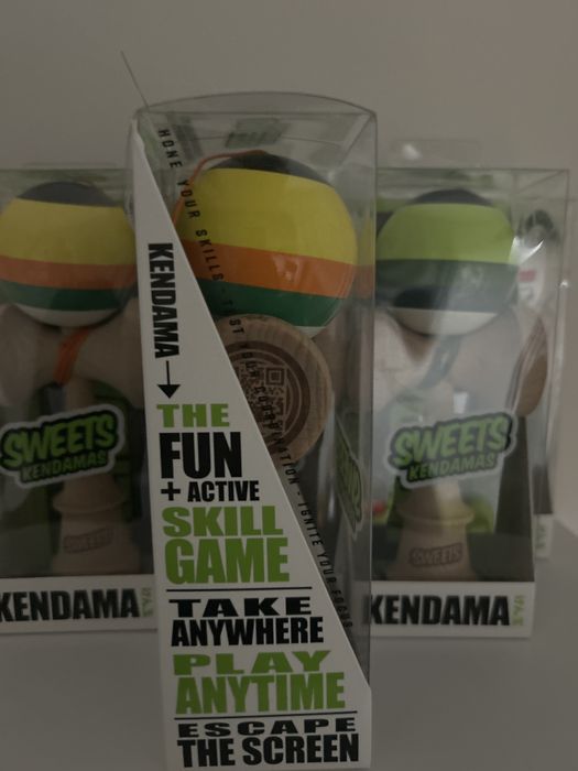 Kendama sweets boost 5 stripe poncho