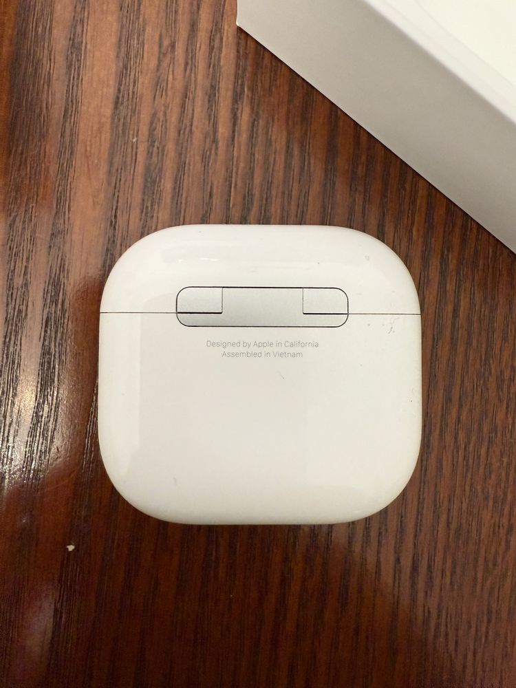 Air Pods 4 Activ Noise Cancellation