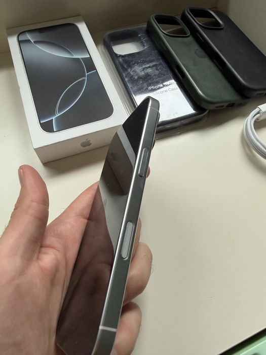 Iphone 16 pro / 128GB E-SIM