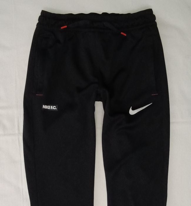 Nike FC Pants оригинално долнище ръст 137-147см Найк спорт долница