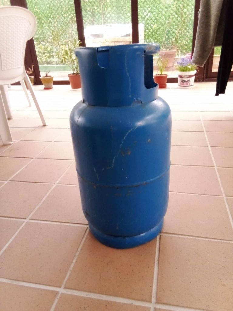 Продавам 3 Газови Бутилки