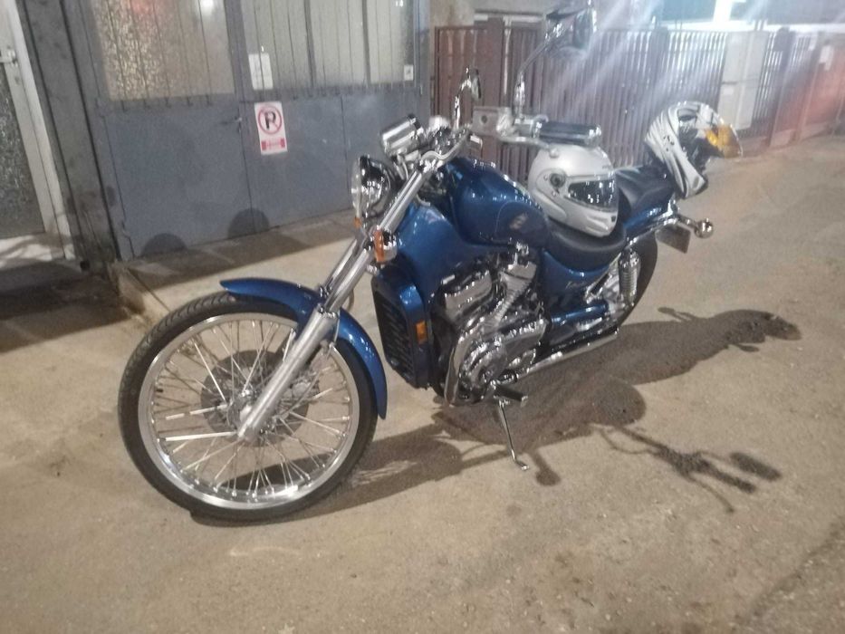 SUZUKI INTRUDER 750-stil,putere si confort intr un pachet clasic!!