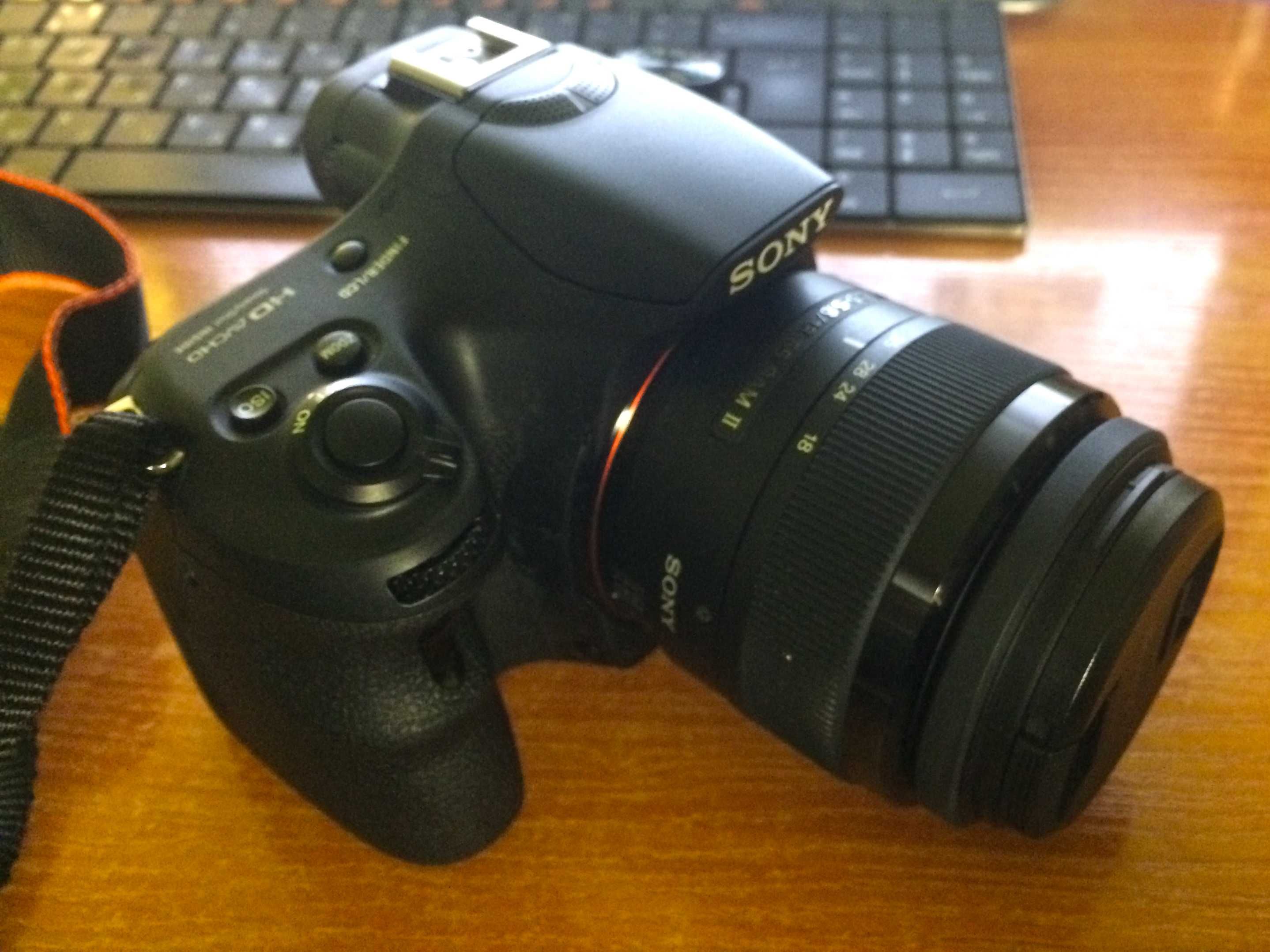 Sony SLT-A58K SLR / 20.1 MP Камера / + Обектив,  SDHC 16GB