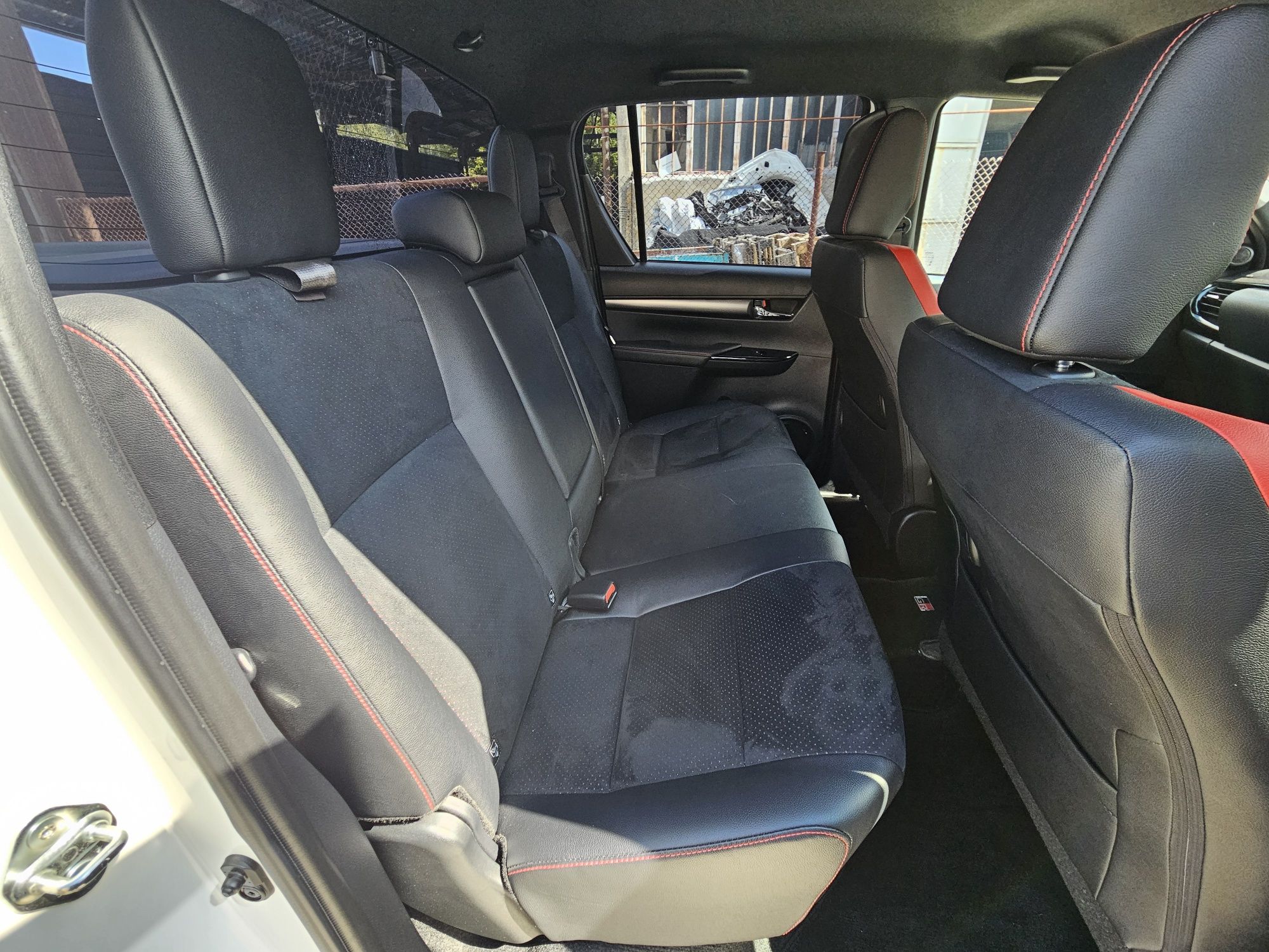 Салон/седалки GR за Toyota Hilux
