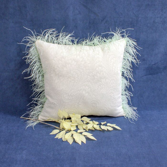 Декоративная подушка «Ostrich feather» (Страусиное перо) 50*50см.