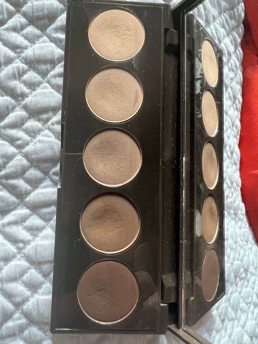 Палитра сенки за очи Becca