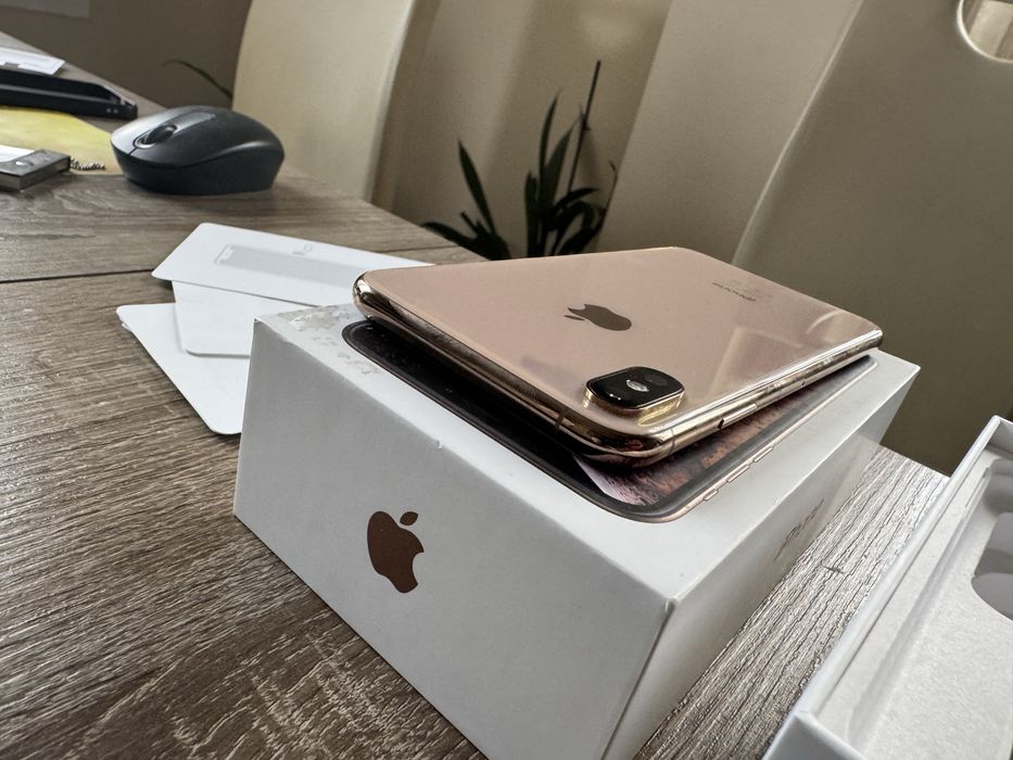 Продавам перфектен iphone XS Max Rose Gold 64GB