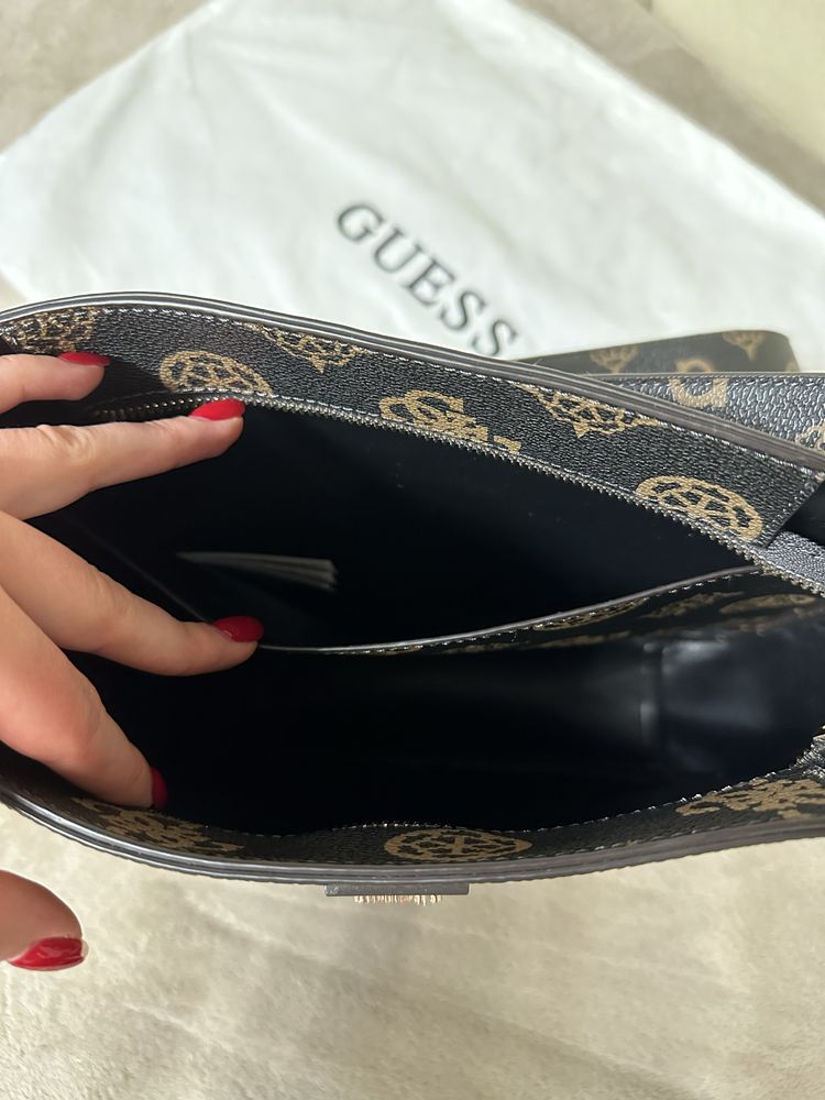 Чанта през рамо guess