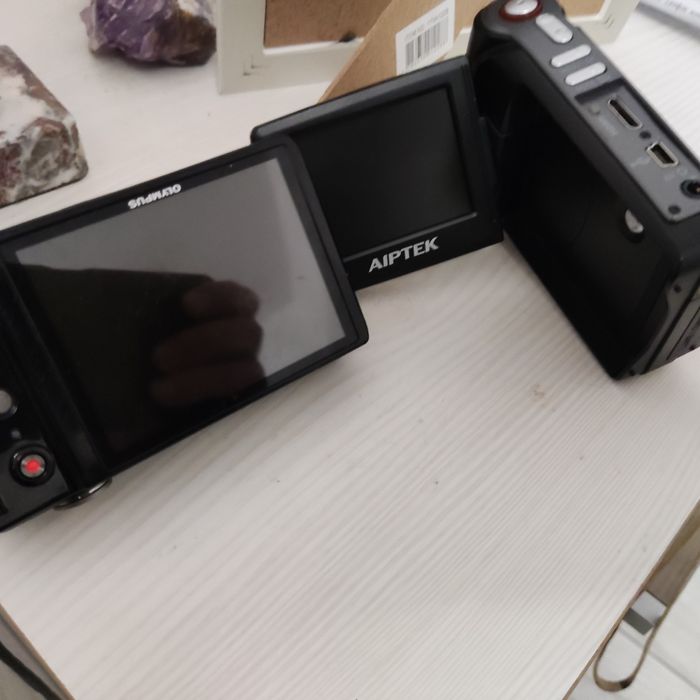 Продават се двата за една цена