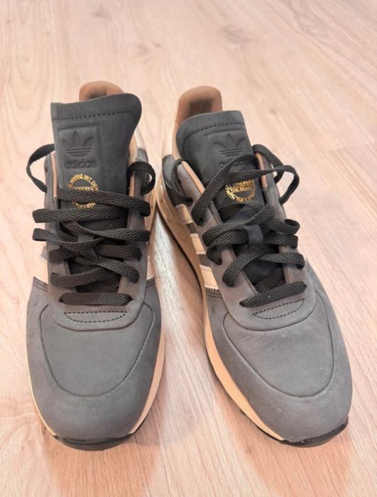 Adidasi Adidas 42 Nepurtati noi originali
