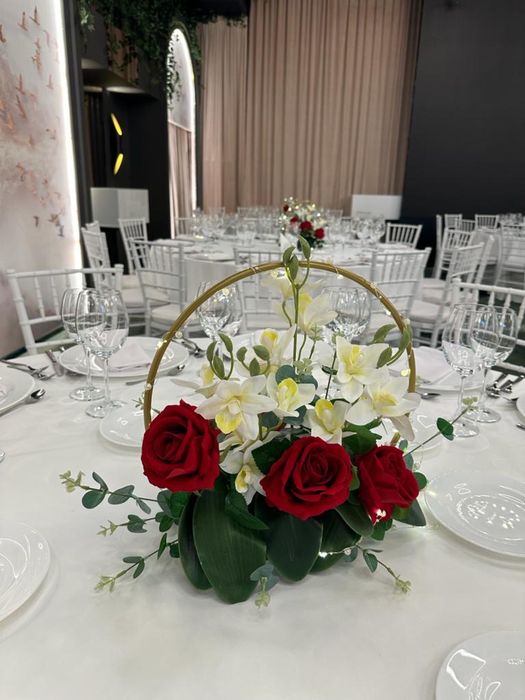 De vanzare -set 30 aranjamente florale artificiale pentru evenimente