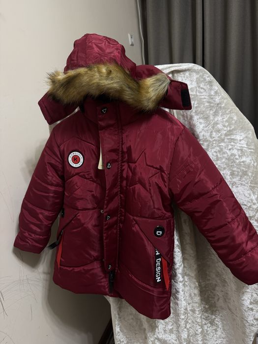 красная детская теплая куртка, кизил рангли иссик  болалар курткаси
