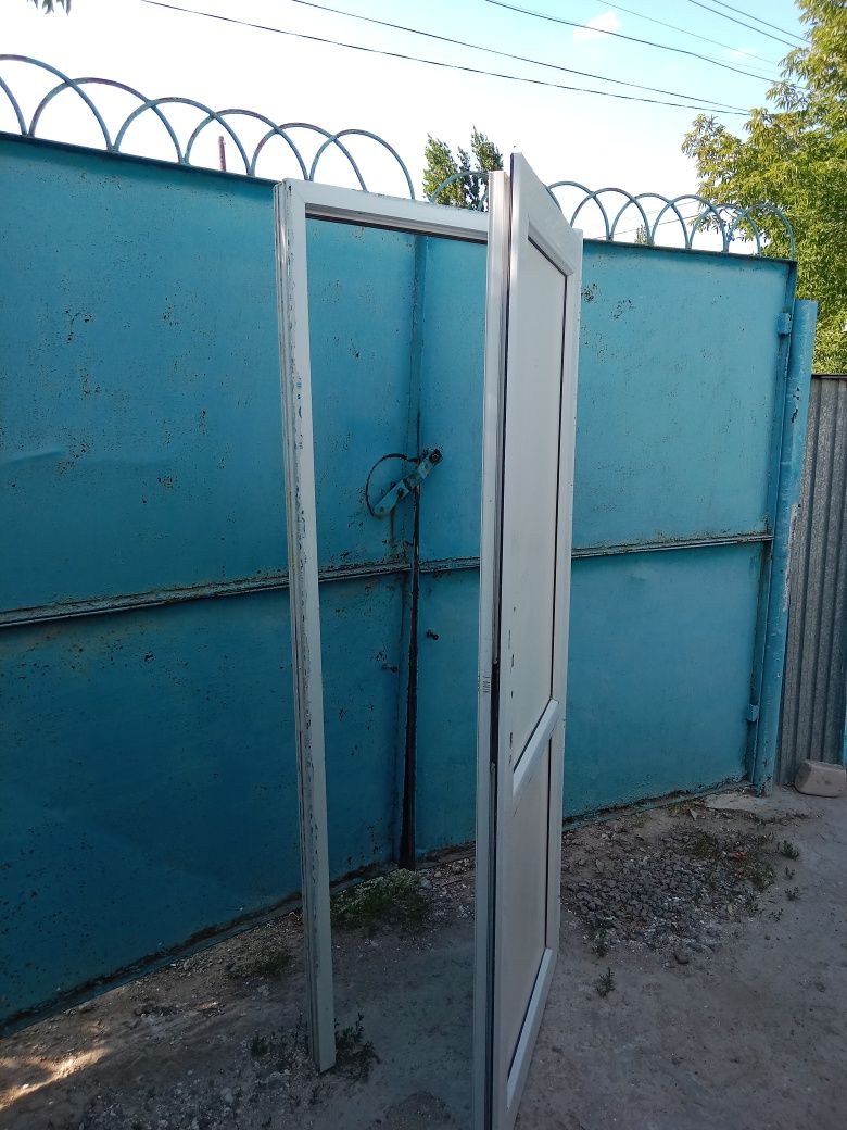 Продам дверь 2 метр х 85