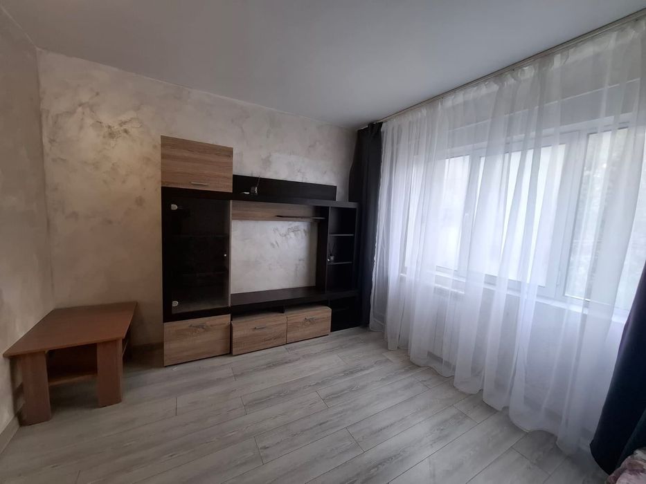 Închiriez garsonieră zona Podu Roș, Piața Nicolina, 200€