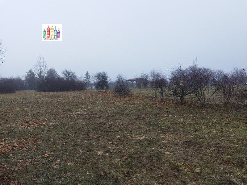 Продавам парцел в с. Вакарел