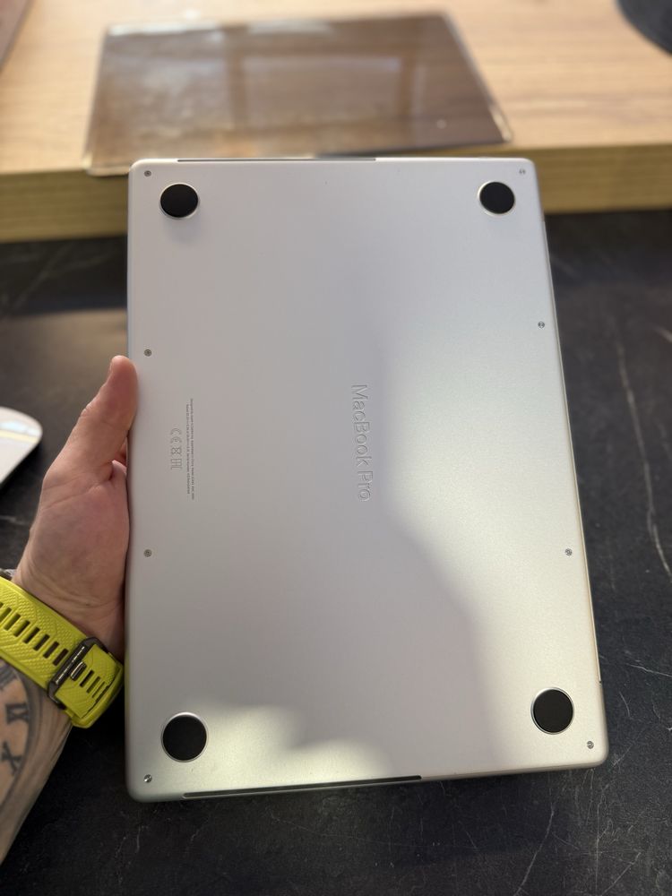 Apple MacBook Pro 512GB, 14 inch.