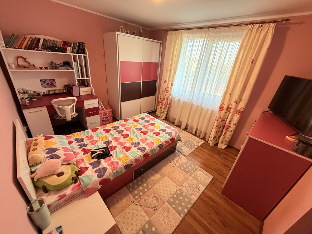 Set mobilă dormitor fetiță – lucrat la comandă, stare excelentă