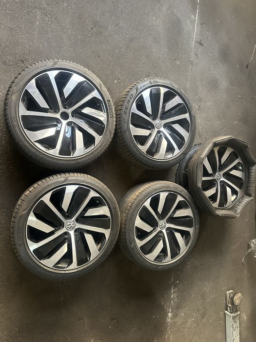 Set 5 Roti VW Arteon Passat R19 Montevideo Jante originale cu Pirelli