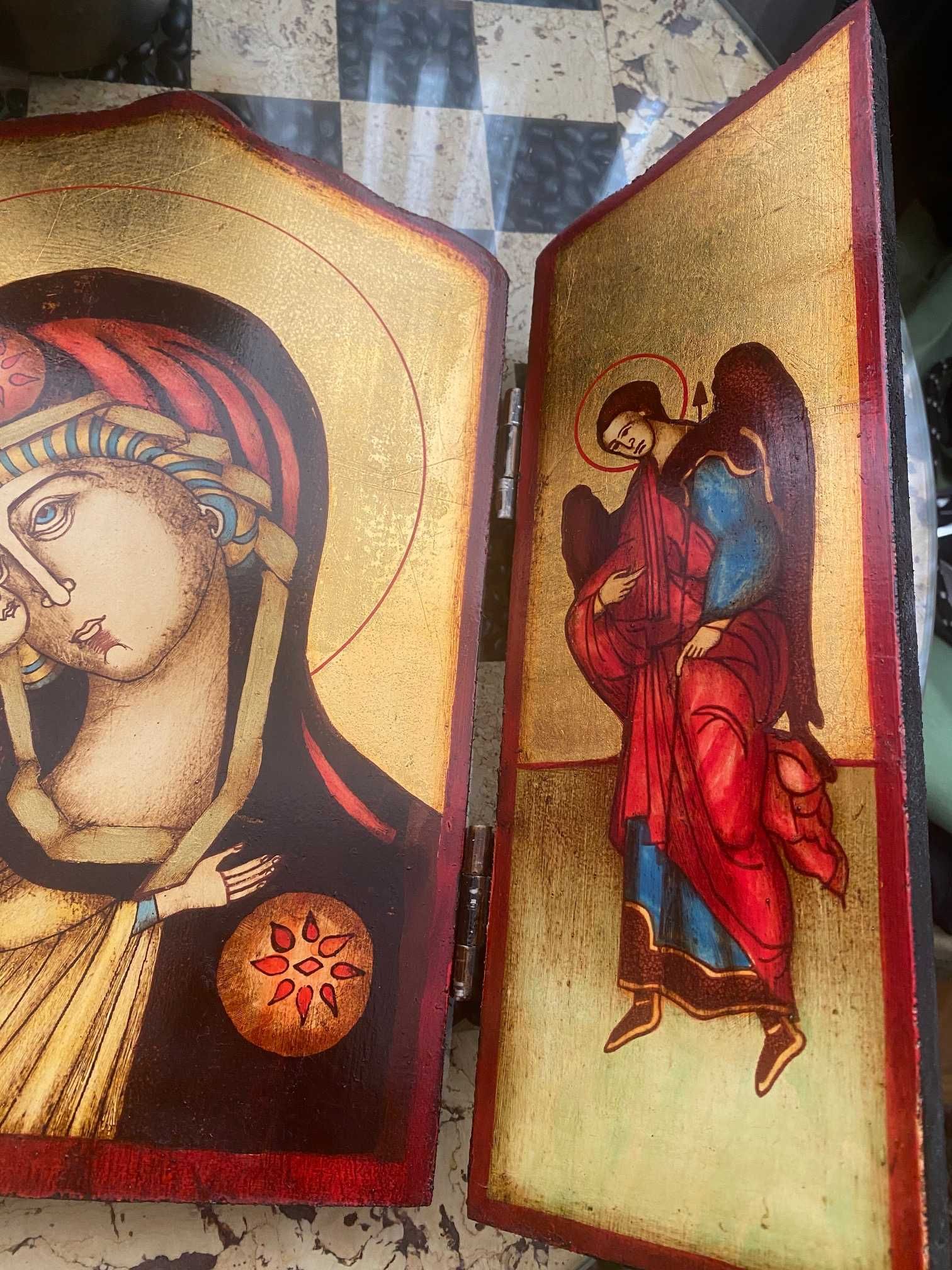 Icoana pe lemn,  triptic cu  Fecioara Maria