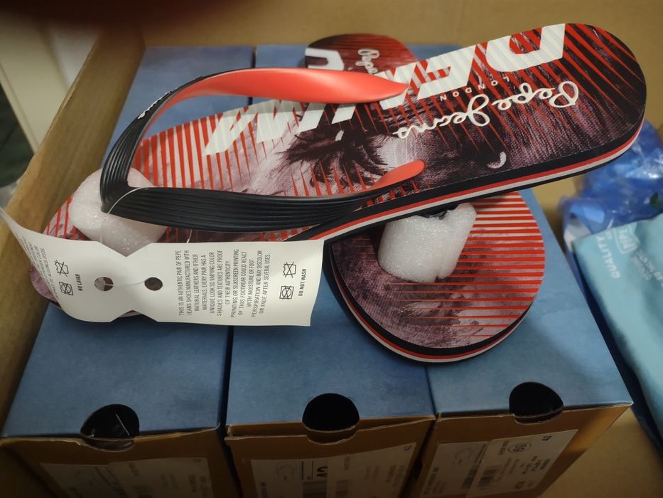 Vand papuci originali Pepe Jeans 
sunt f