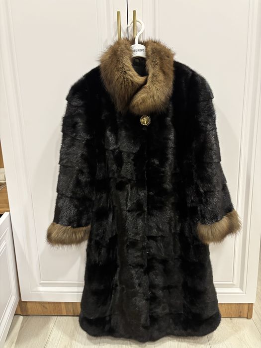 Норковая шуба 42 размер, воротник и рукава из меха соболя