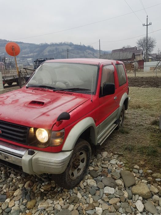 Dezmembrez mitsubishi pajero motor 2.8