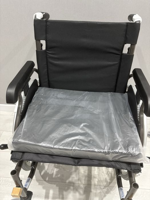 Продам инвалидную коляску новый