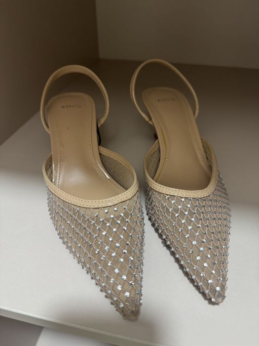 Туфли от бренда mango