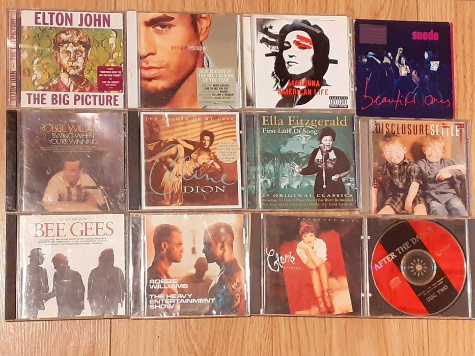 60 броя оригинални дискове (CD) с английска музика