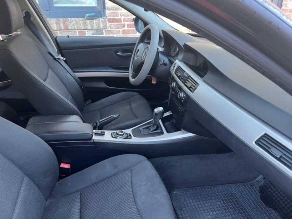 Продавам BMW 320 D