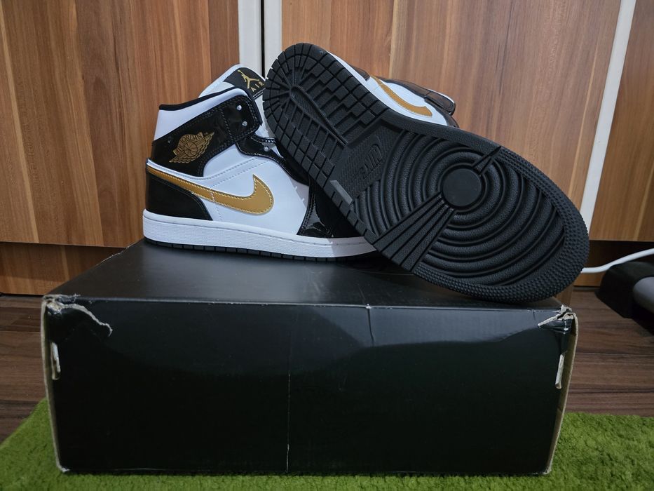 Jordan 1 Mid Black and Gold 100% originali, marimea 43