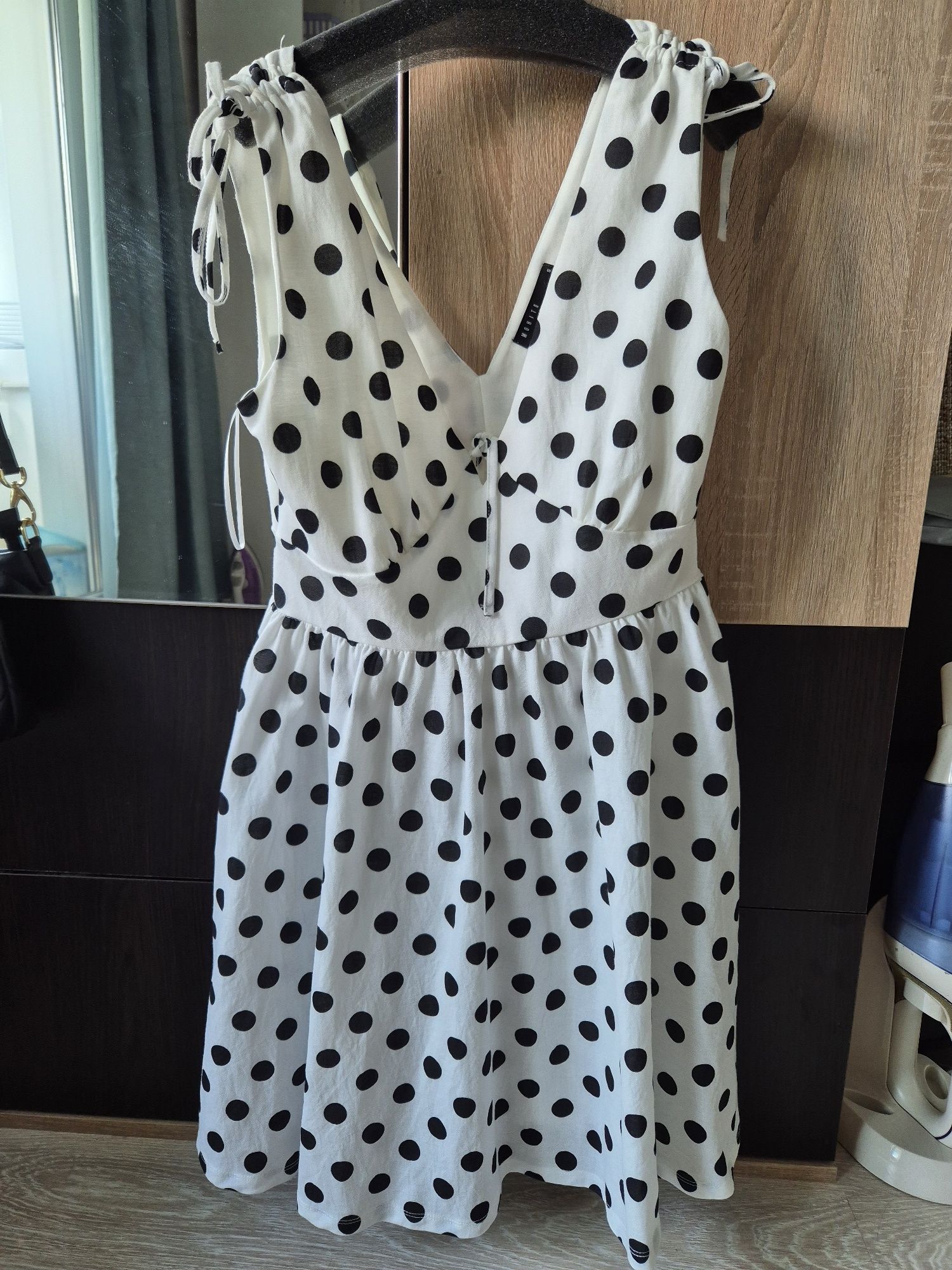 Rochie alba cu buline