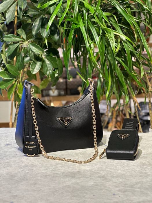 Geanta Prada noua !!! Dimensiuni 23/13 !!!