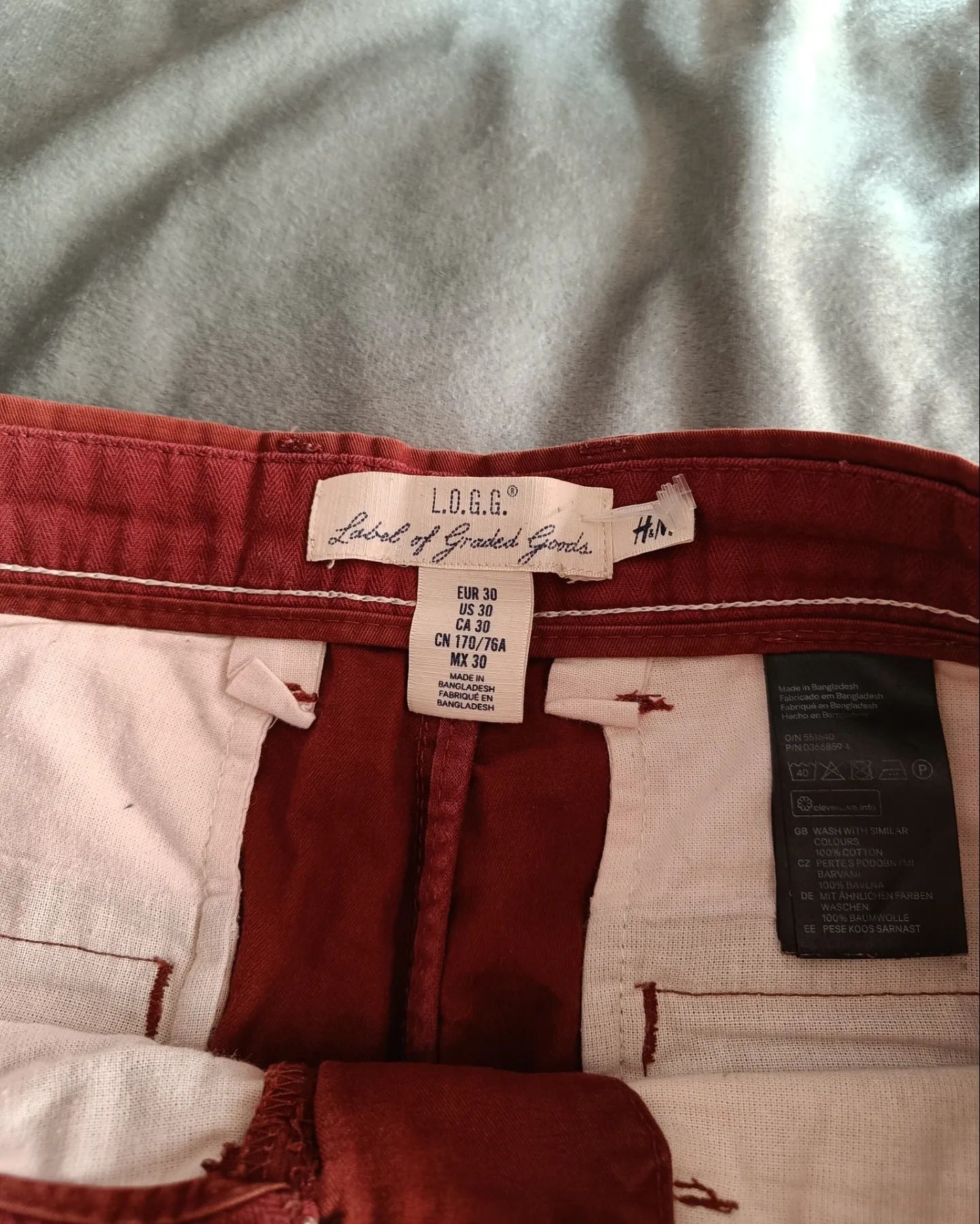 Pantaloni scurți bordo, H&M, high waisted
• material 100% bumbac
• măr