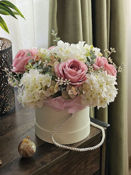 Дизайнерски букети от изкуствени цветя